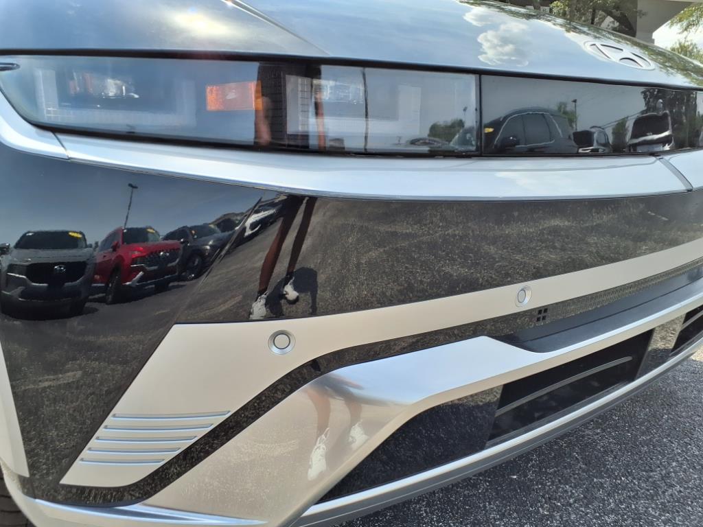 Vehicle image 9 of 39