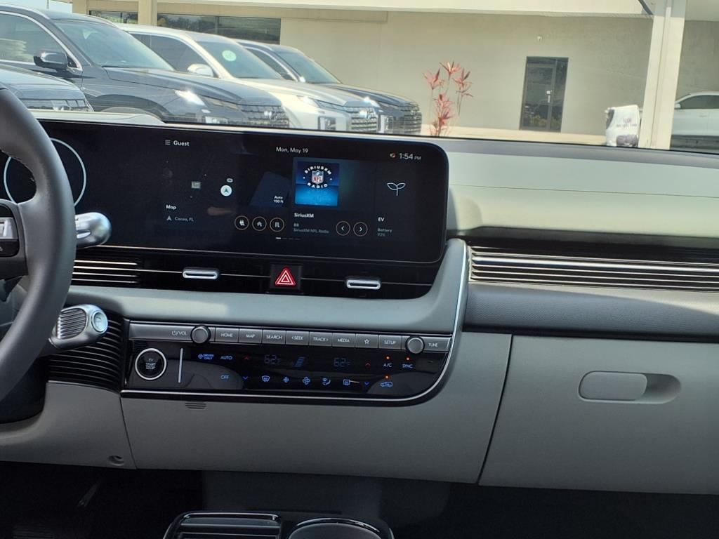 Vehicle image 17 of 39