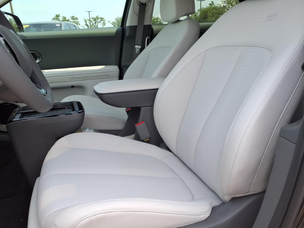 Vehicle image 14 of 39