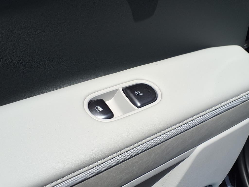 Vehicle image 31 of 39