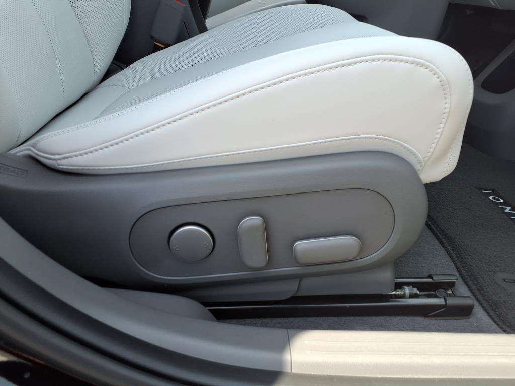 Vehicle image 37 of 39
