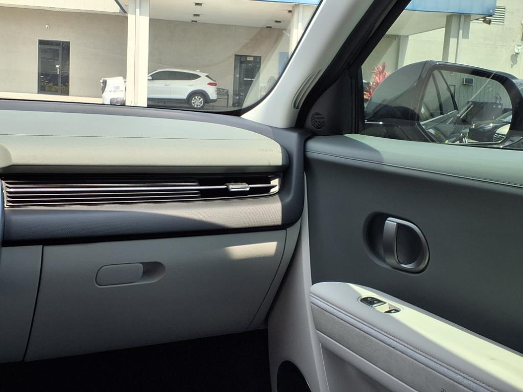 Vehicle image 18 of 39