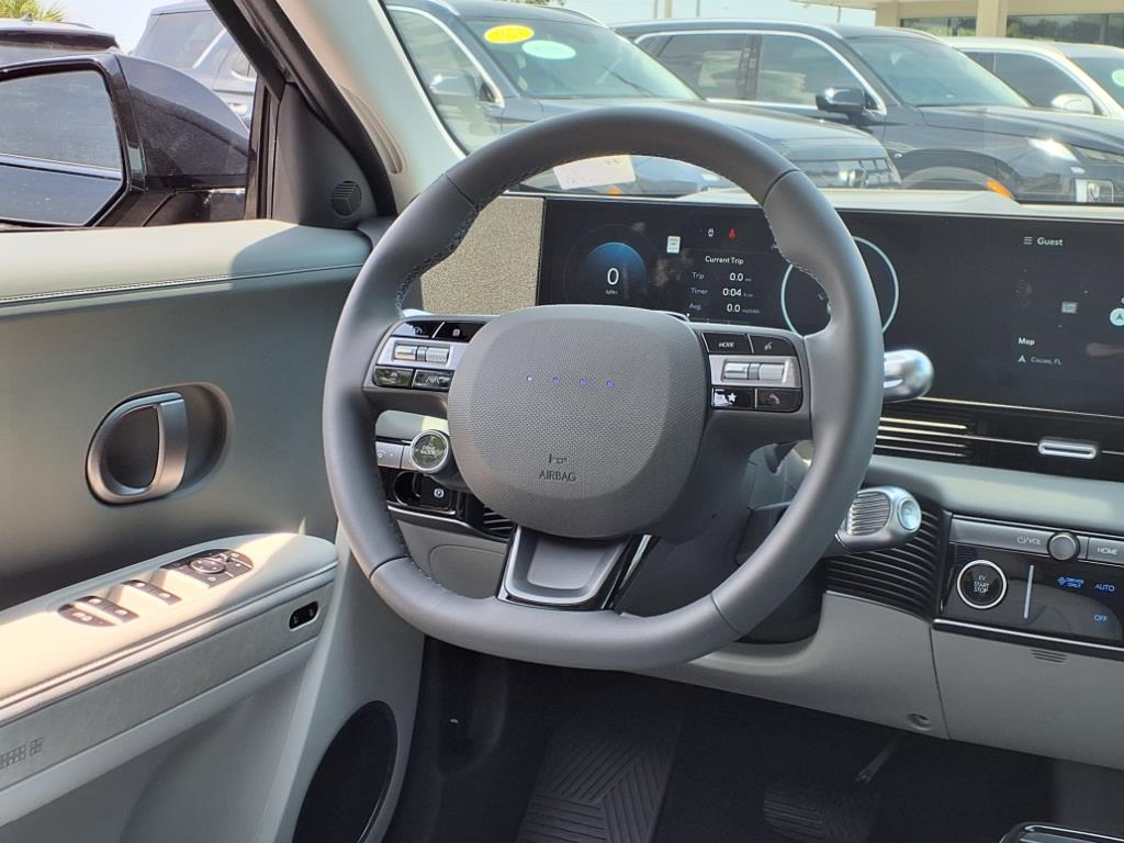 Vehicle image 16 of 39