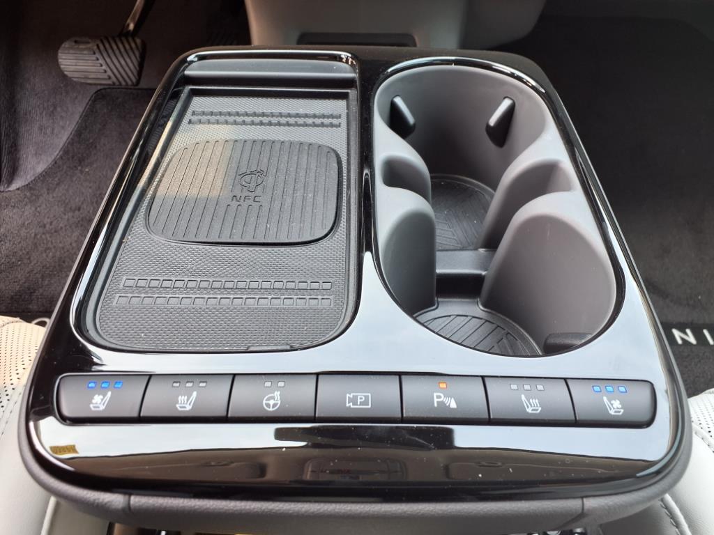 Vehicle image 24 of 39