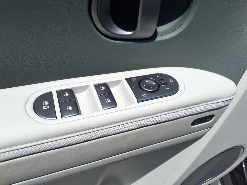 Vehicle image 11 of 39
