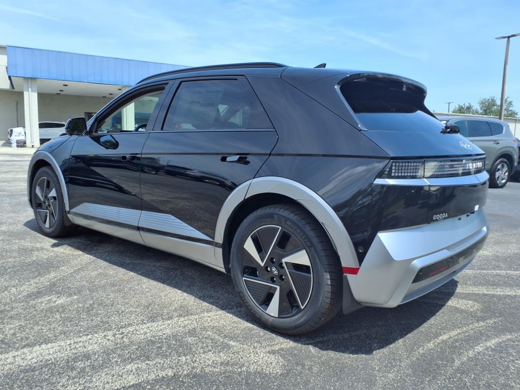 Vehicle image 7 of 39