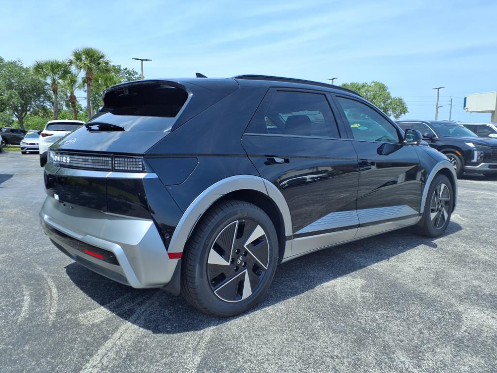 Vehicle image 5 of 39