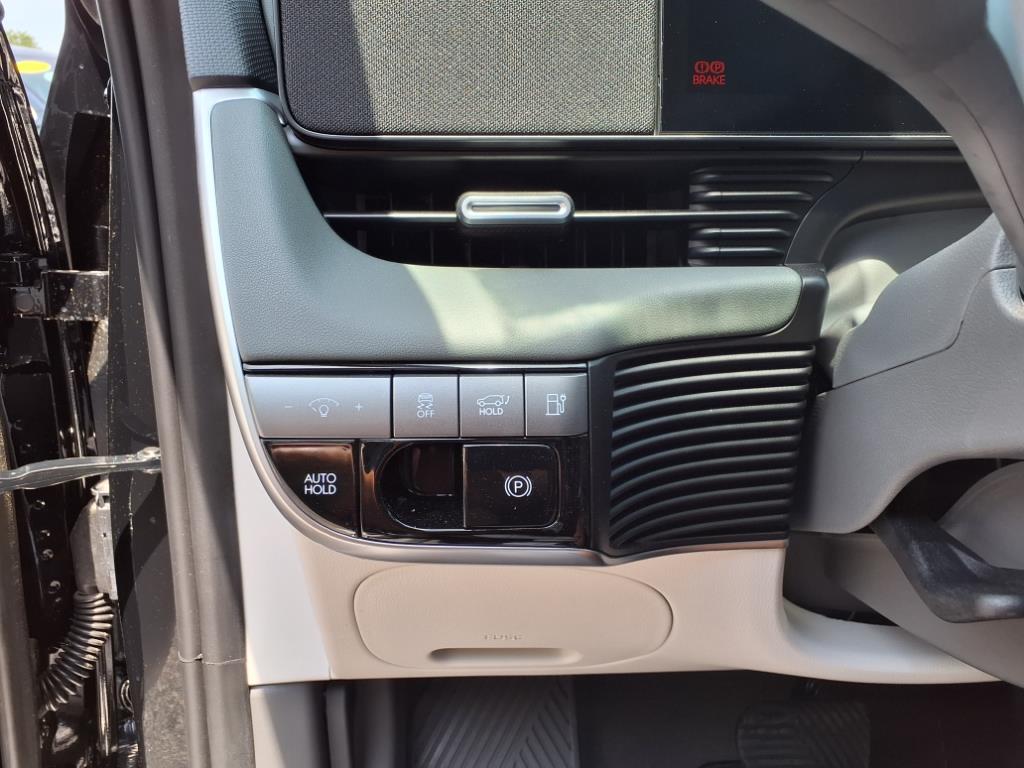 Vehicle image 29 of 39