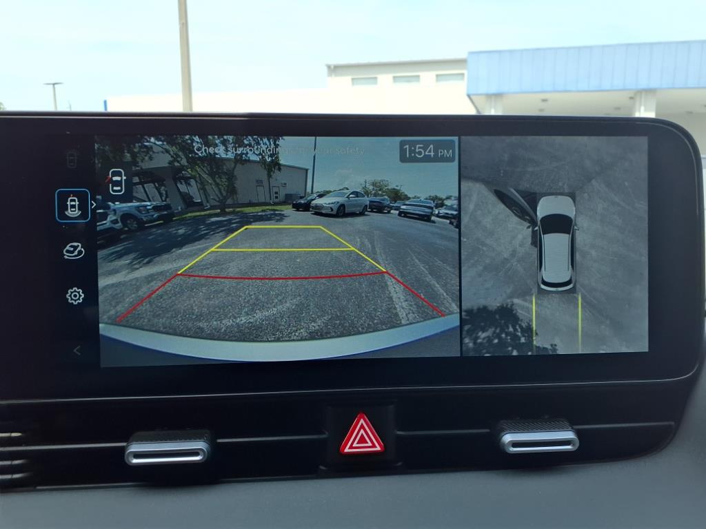 Vehicle image 21 of 39