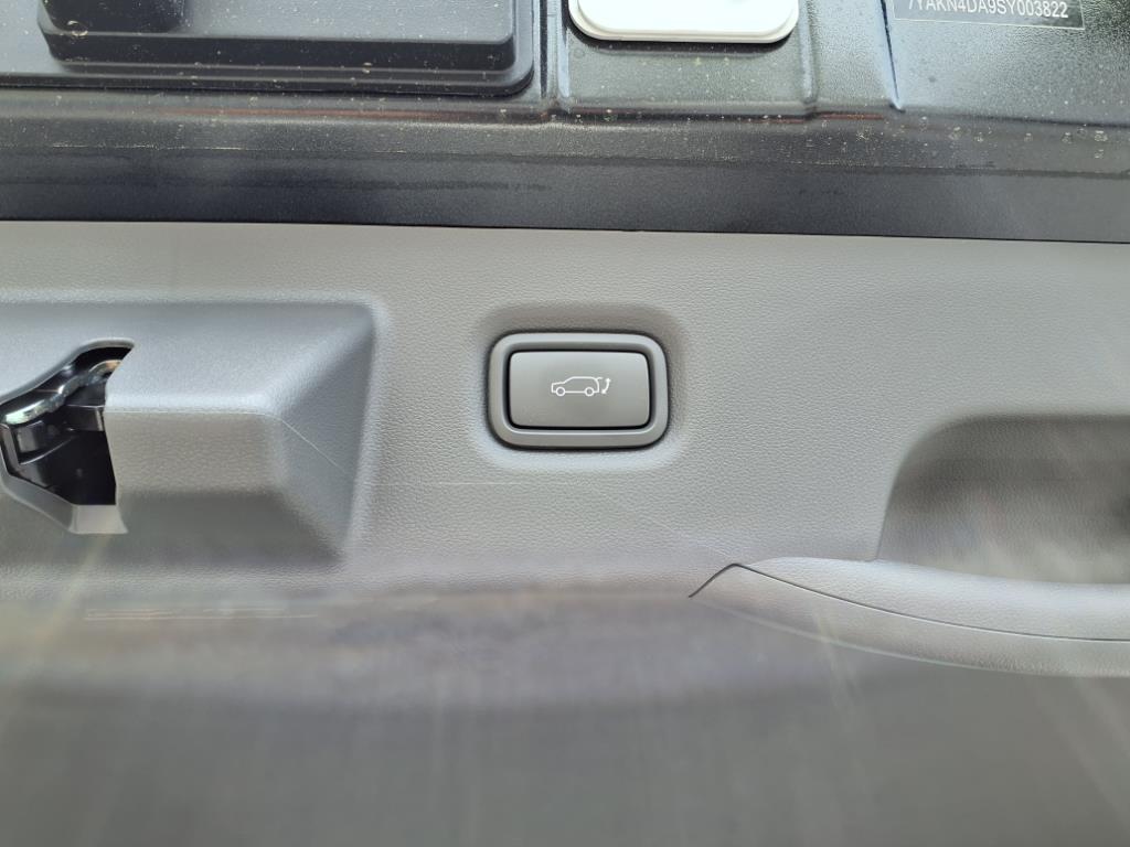 Vehicle image 32 of 38