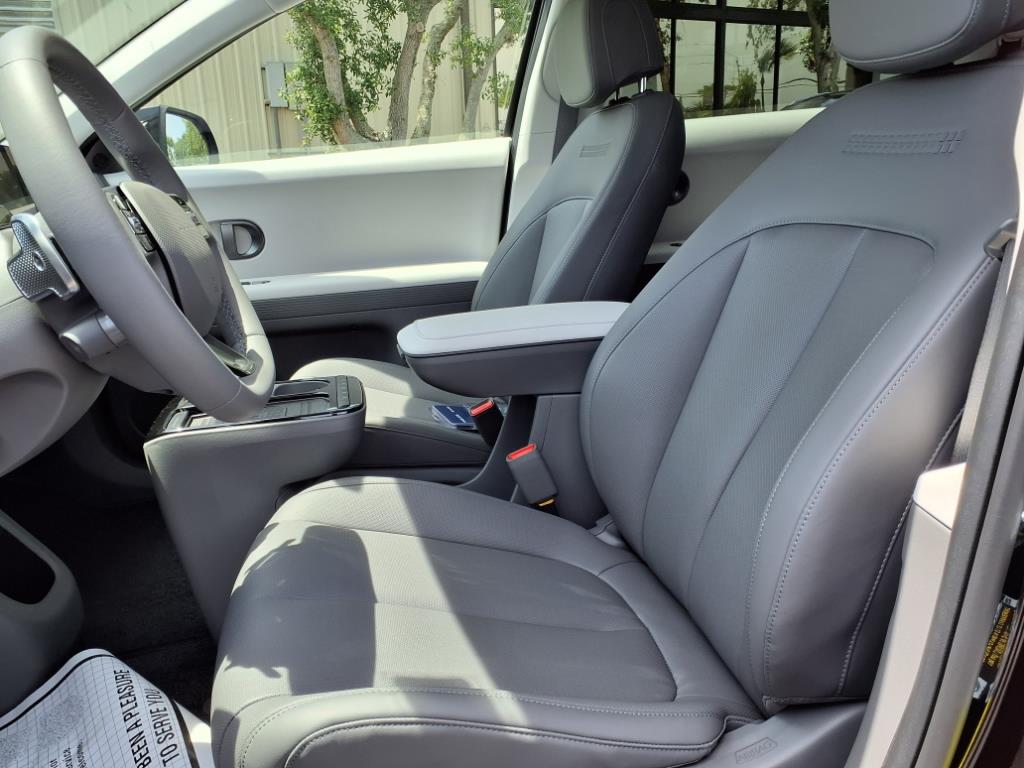 Vehicle image 13 of 38