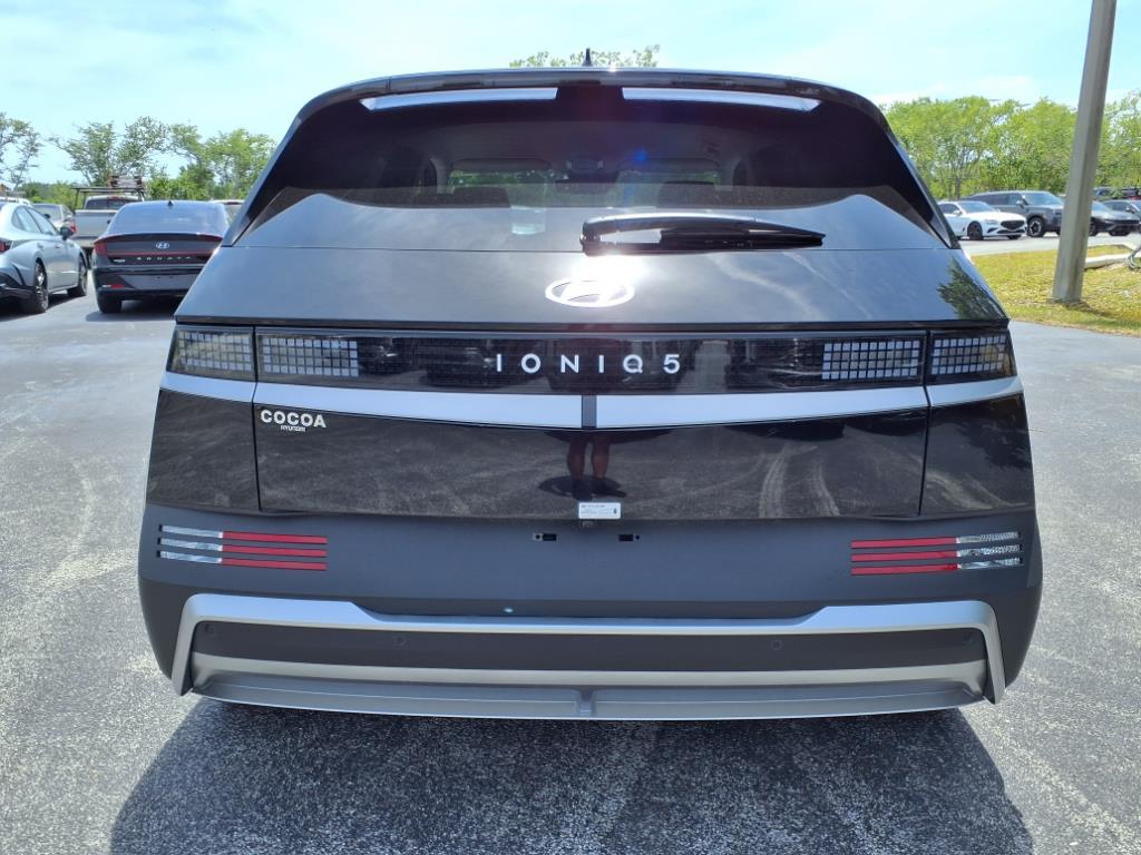 Vehicle image 6 of 38