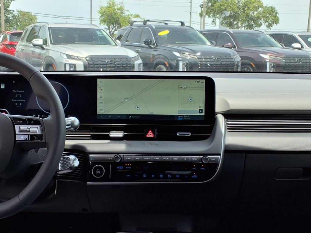 Vehicle image 17 of 38