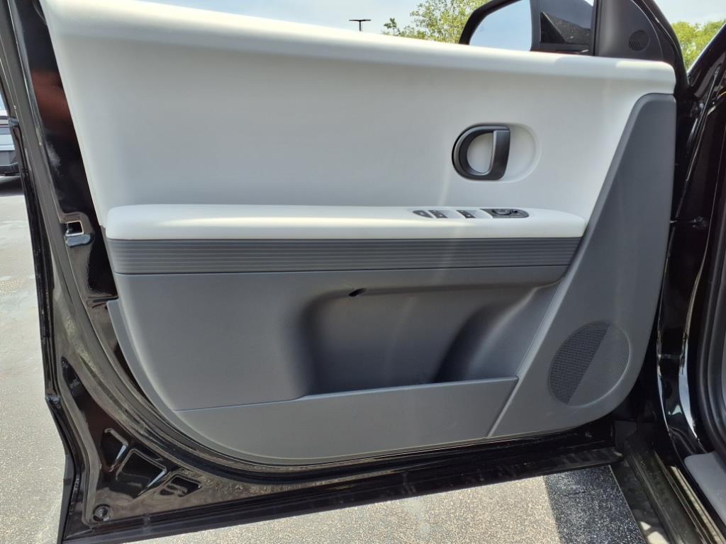 Vehicle image 10 of 38