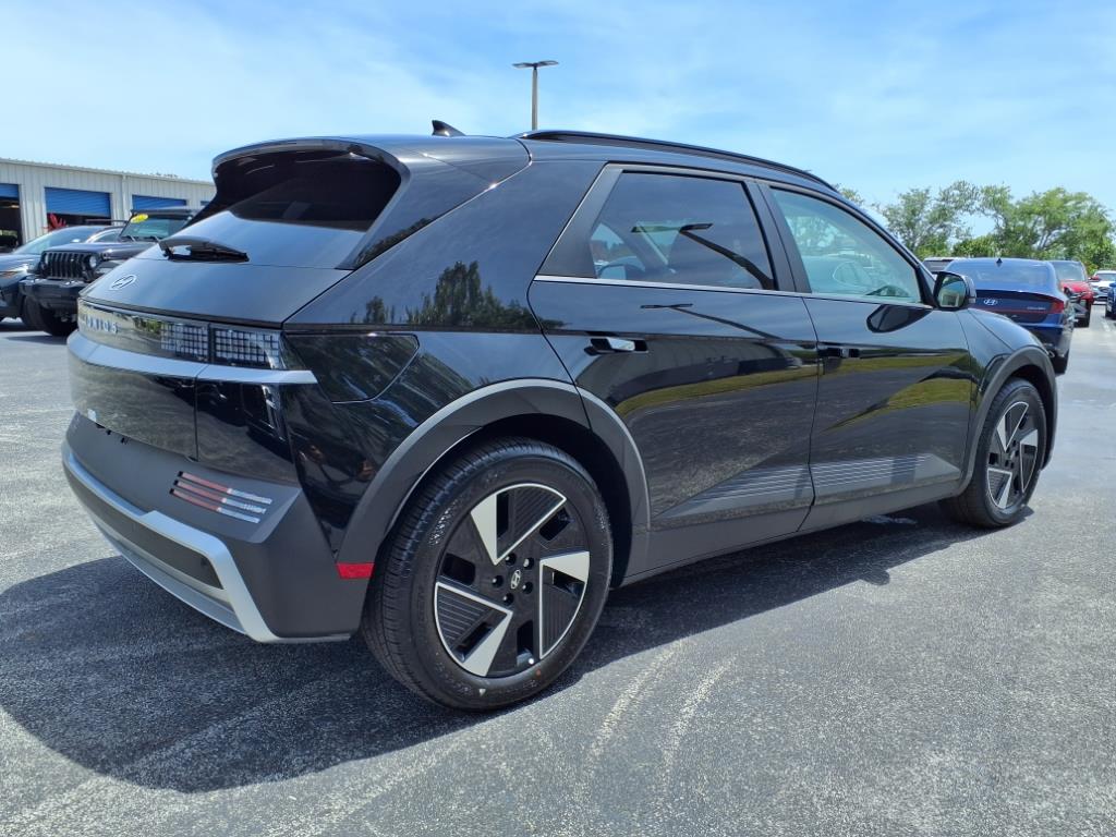 Vehicle image 5 of 38