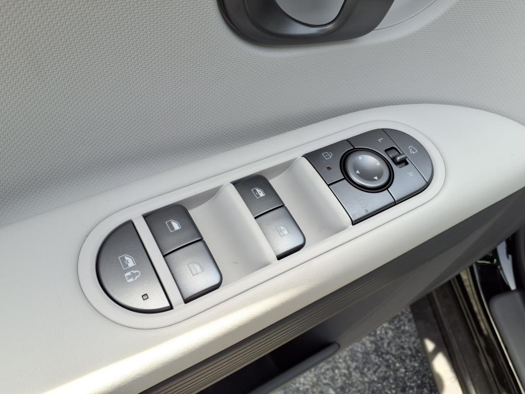 Vehicle image 11 of 38
