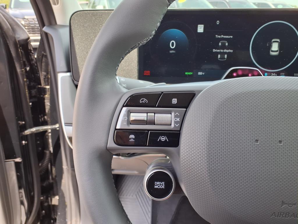 Vehicle image 26 of 38