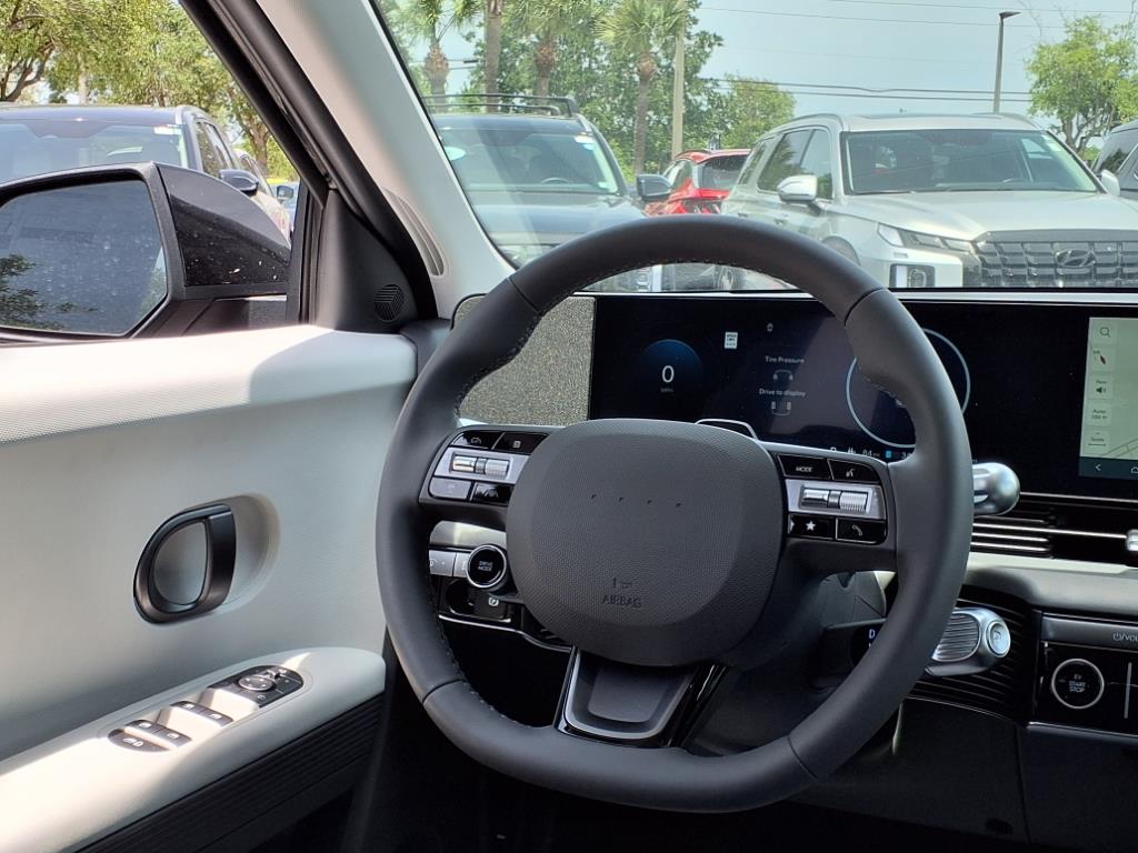 Vehicle image 16 of 38