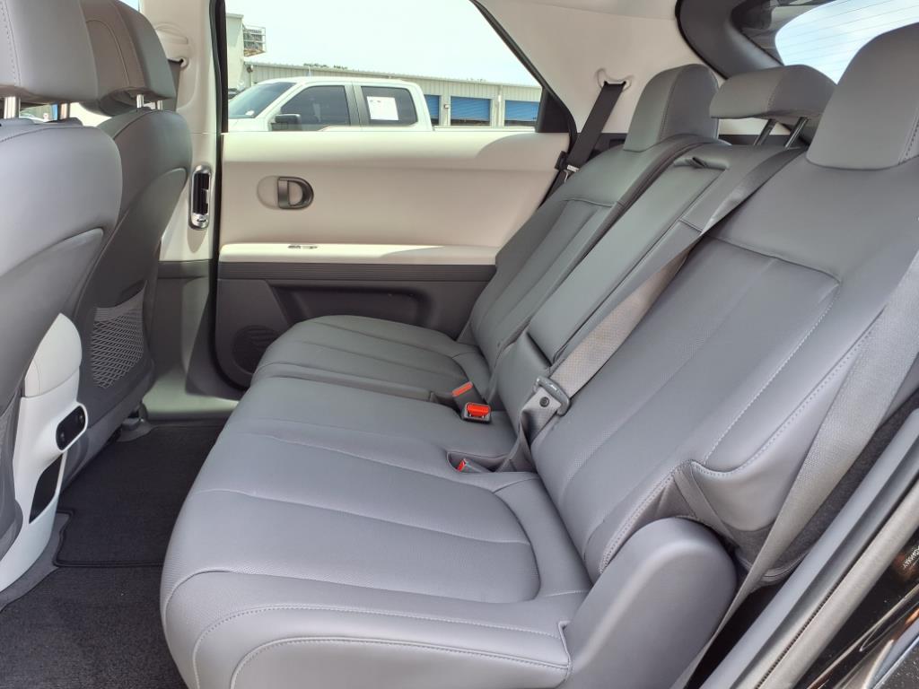 Vehicle image 29 of 38