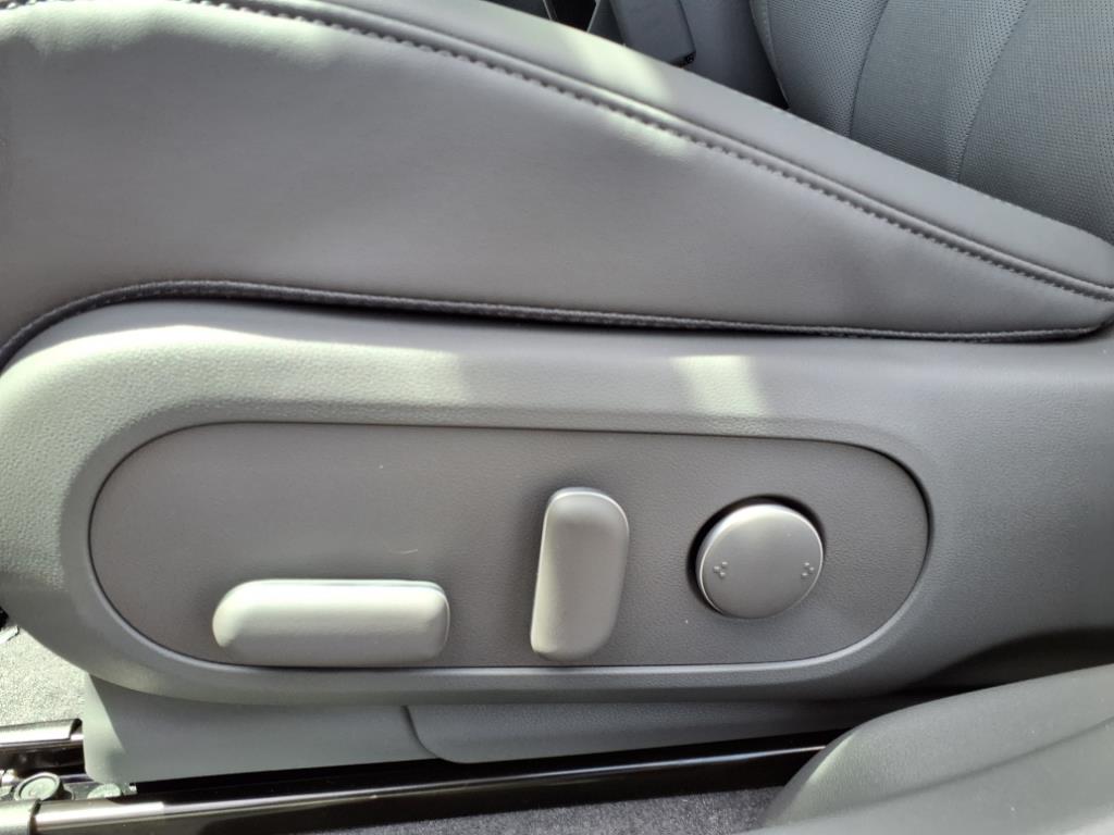 Vehicle image 14 of 38