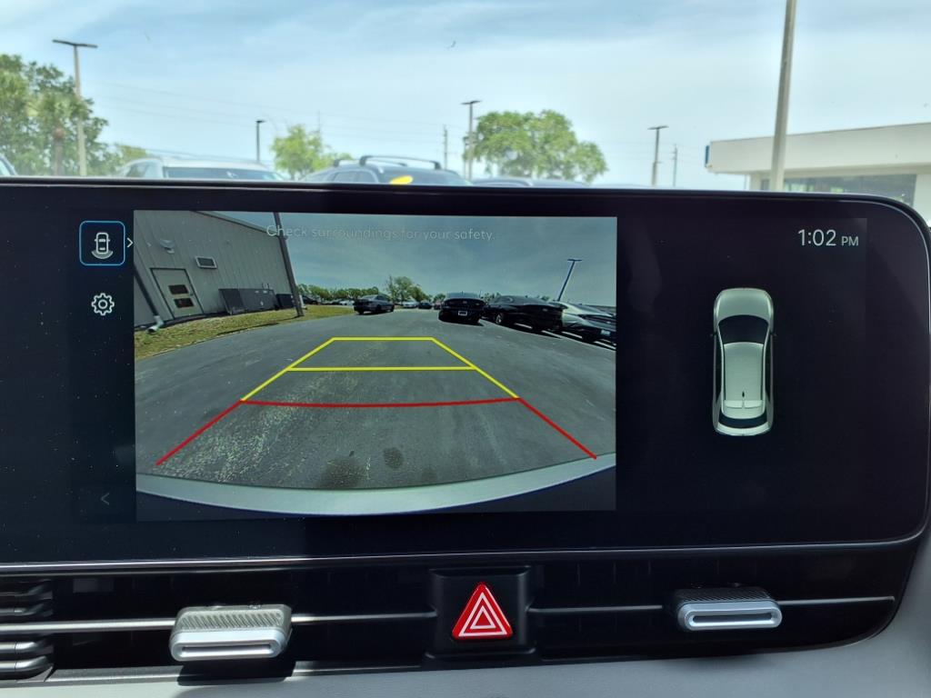 Vehicle image 21 of 38