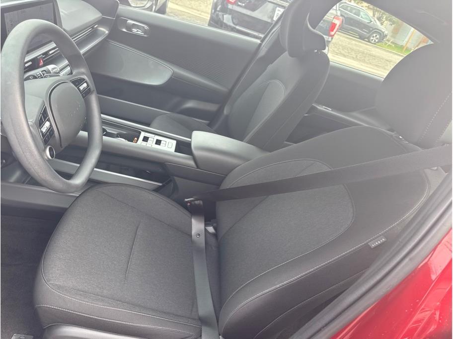 2025 Hyundai IONIQ 6 SE Standard Range Image 8 of 20