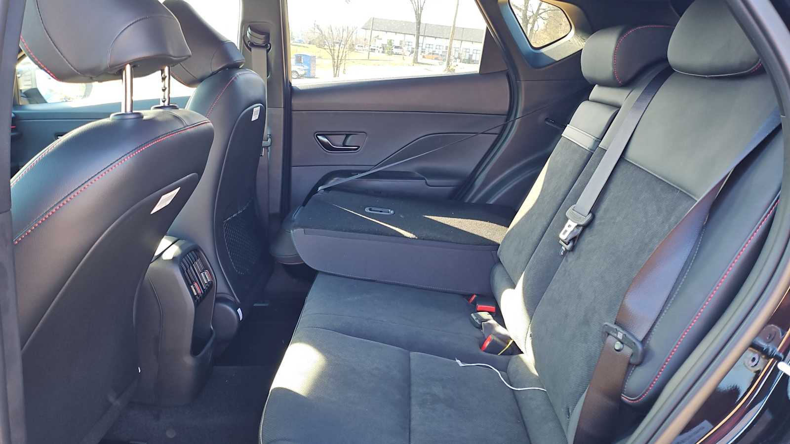 Vehicle image 15 of 31