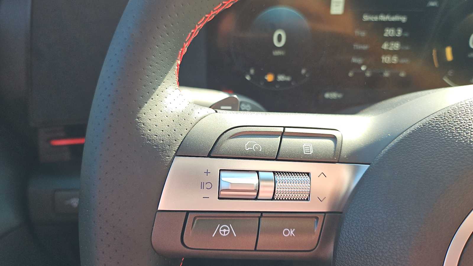 Vehicle image 23 of 31