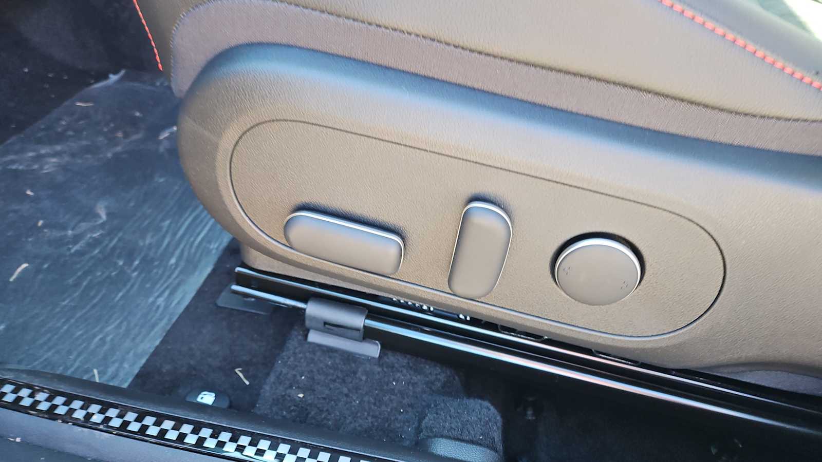 Vehicle image 13 of 31