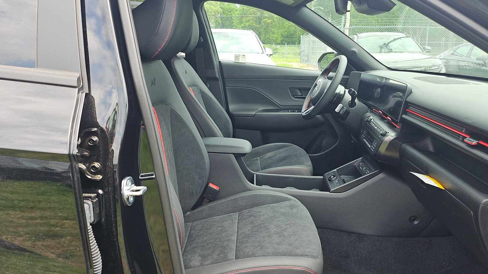 Vehicle image 21 of 31
