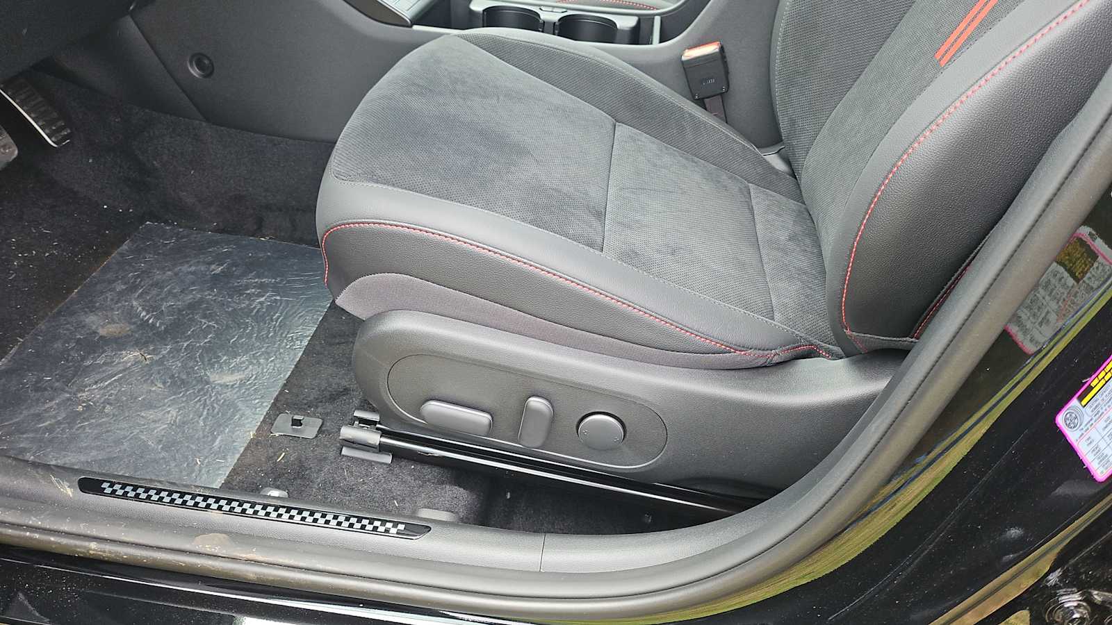 Vehicle image 13 of 31