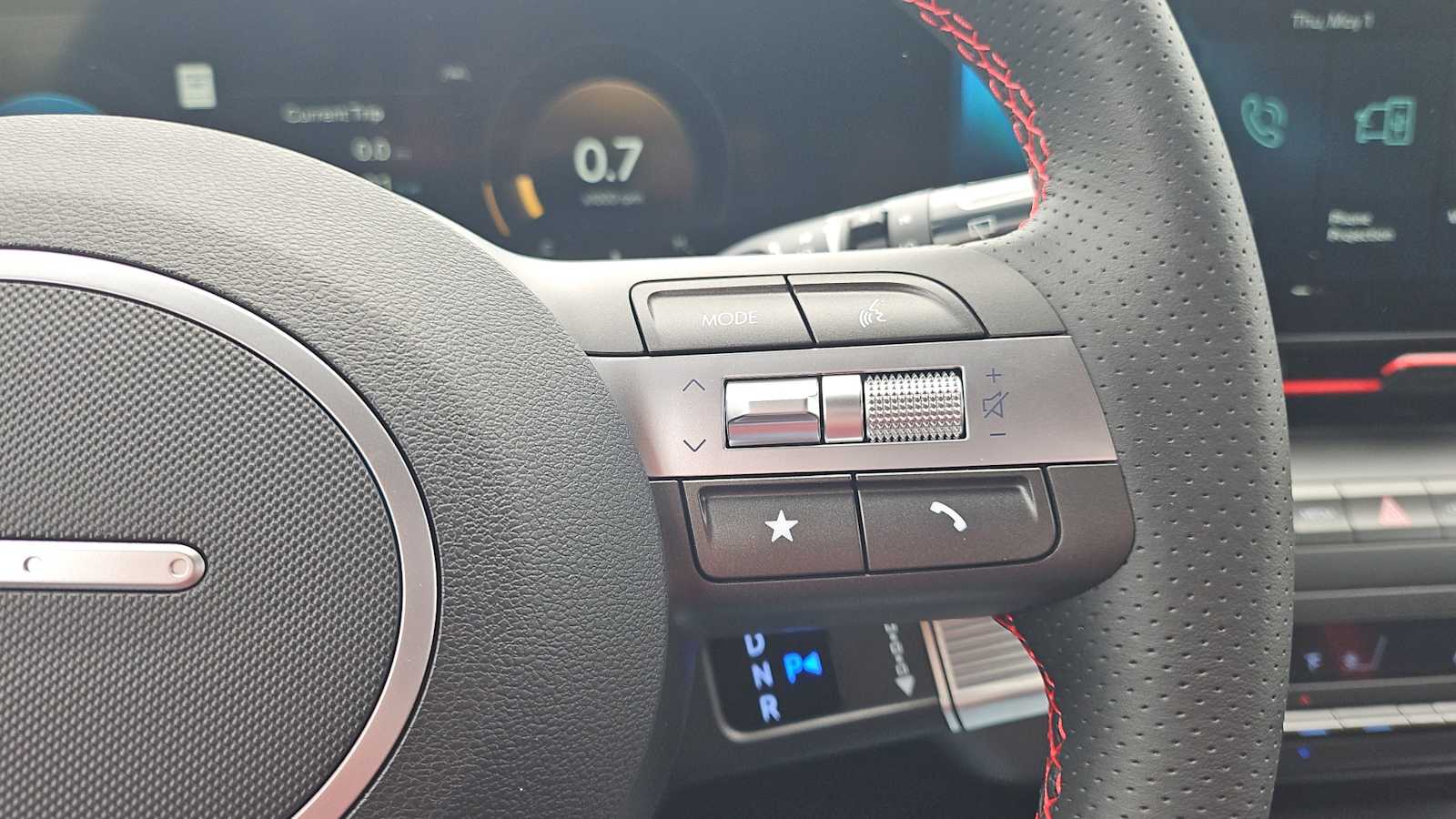 Vehicle image 25 of 31