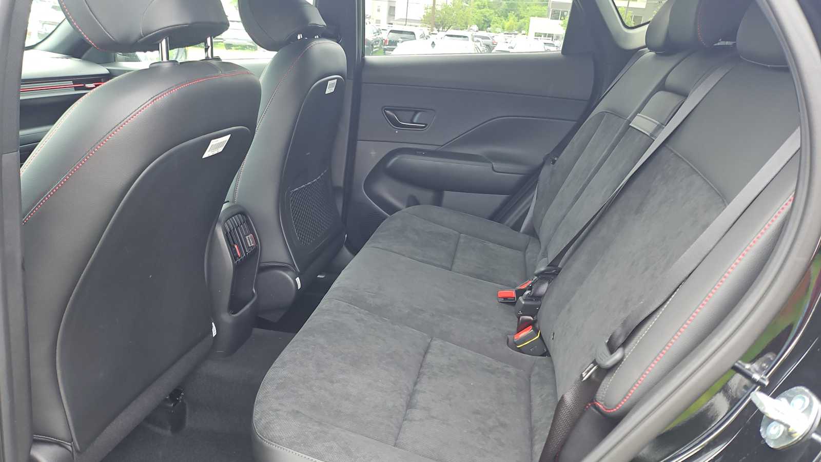 Vehicle image 15 of 31