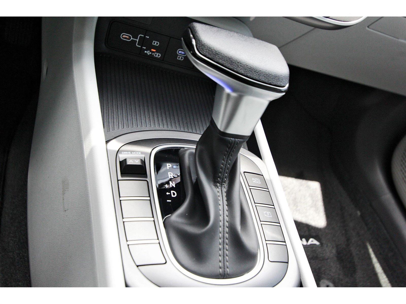 Vehicle image 15 of 19