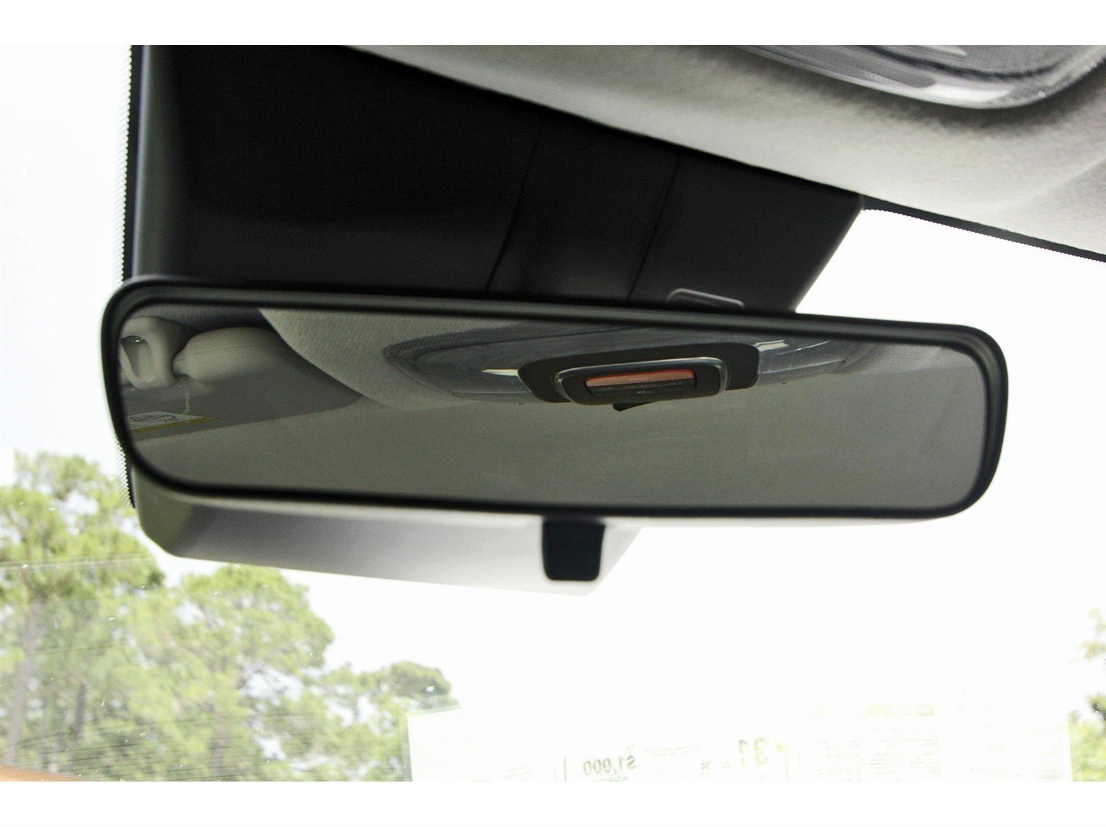 Vehicle image 18 of 19
