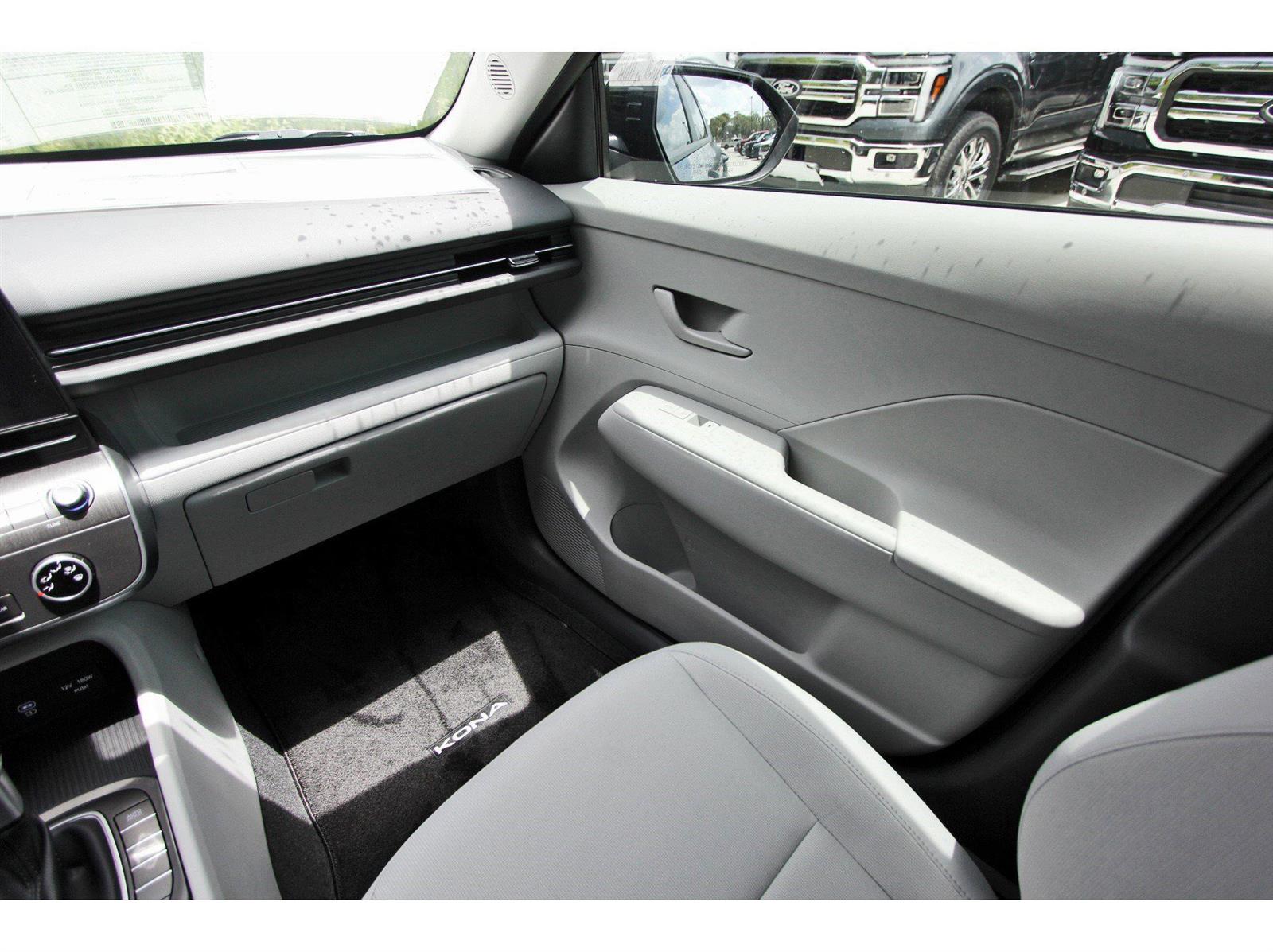 Vehicle image 10 of 19