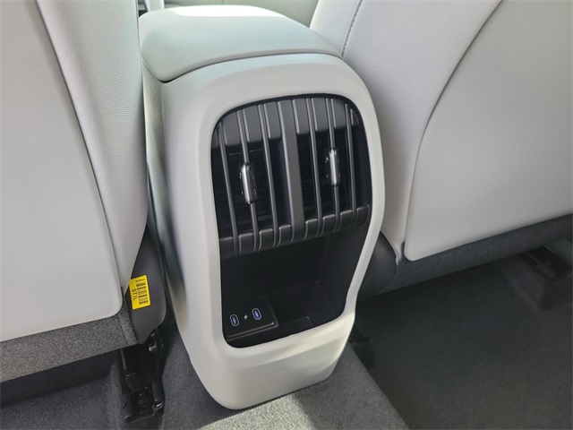 Vehicle image 22 of 30