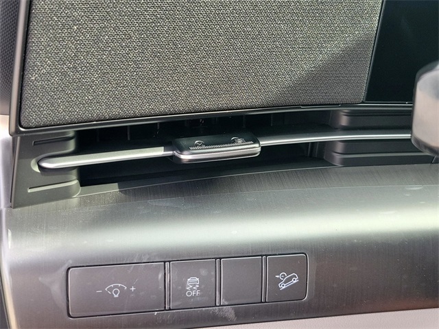 Vehicle image 26 of 30