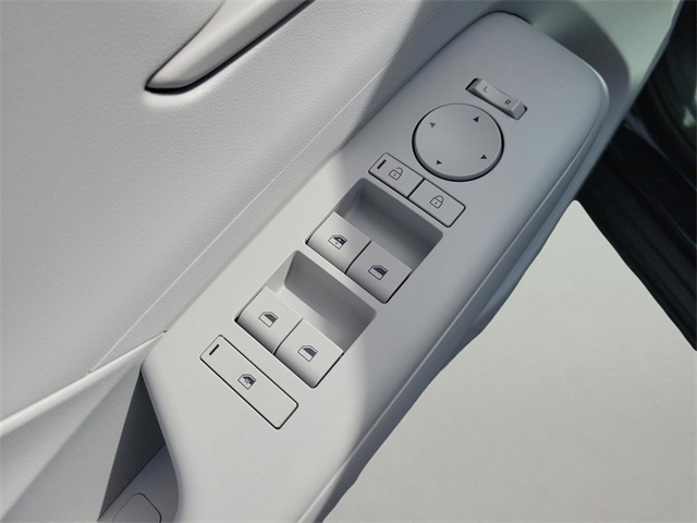 Vehicle image 23 of 30