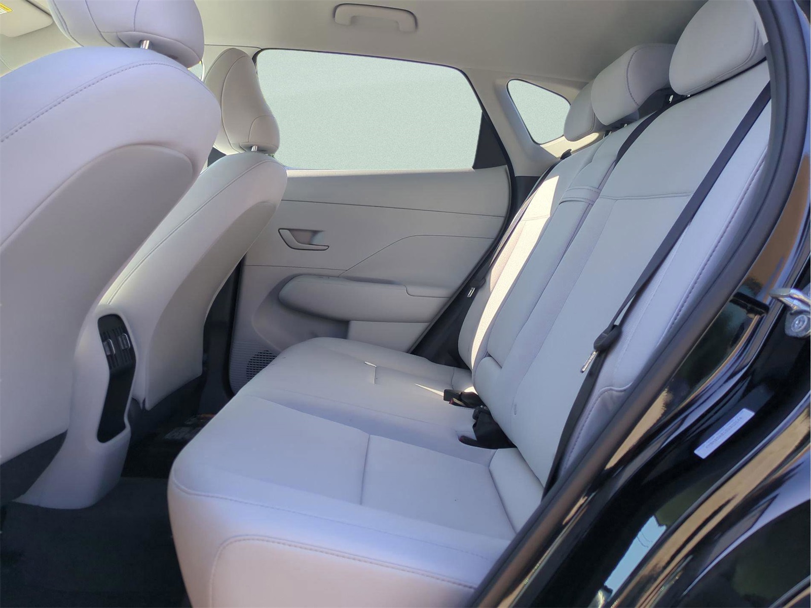 2025 Hyundai Kona SEL Image 12 of 38