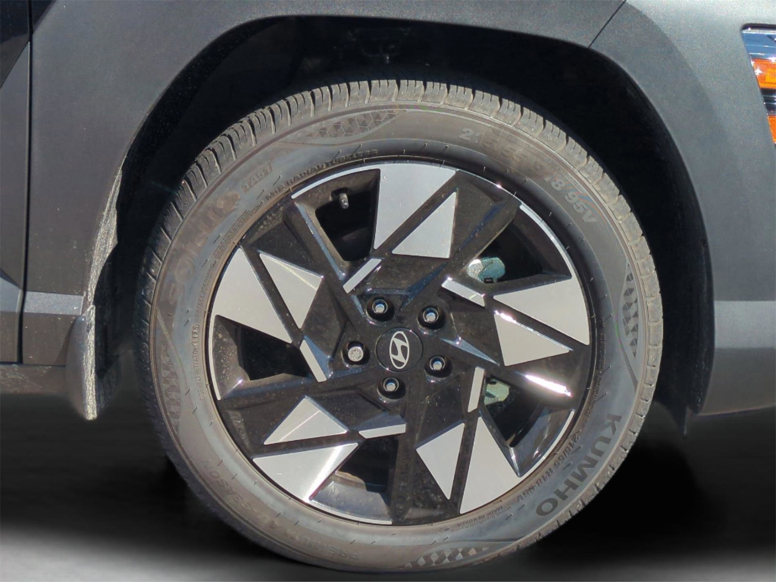 2025 Hyundai Kona SEL Image 10 of 38