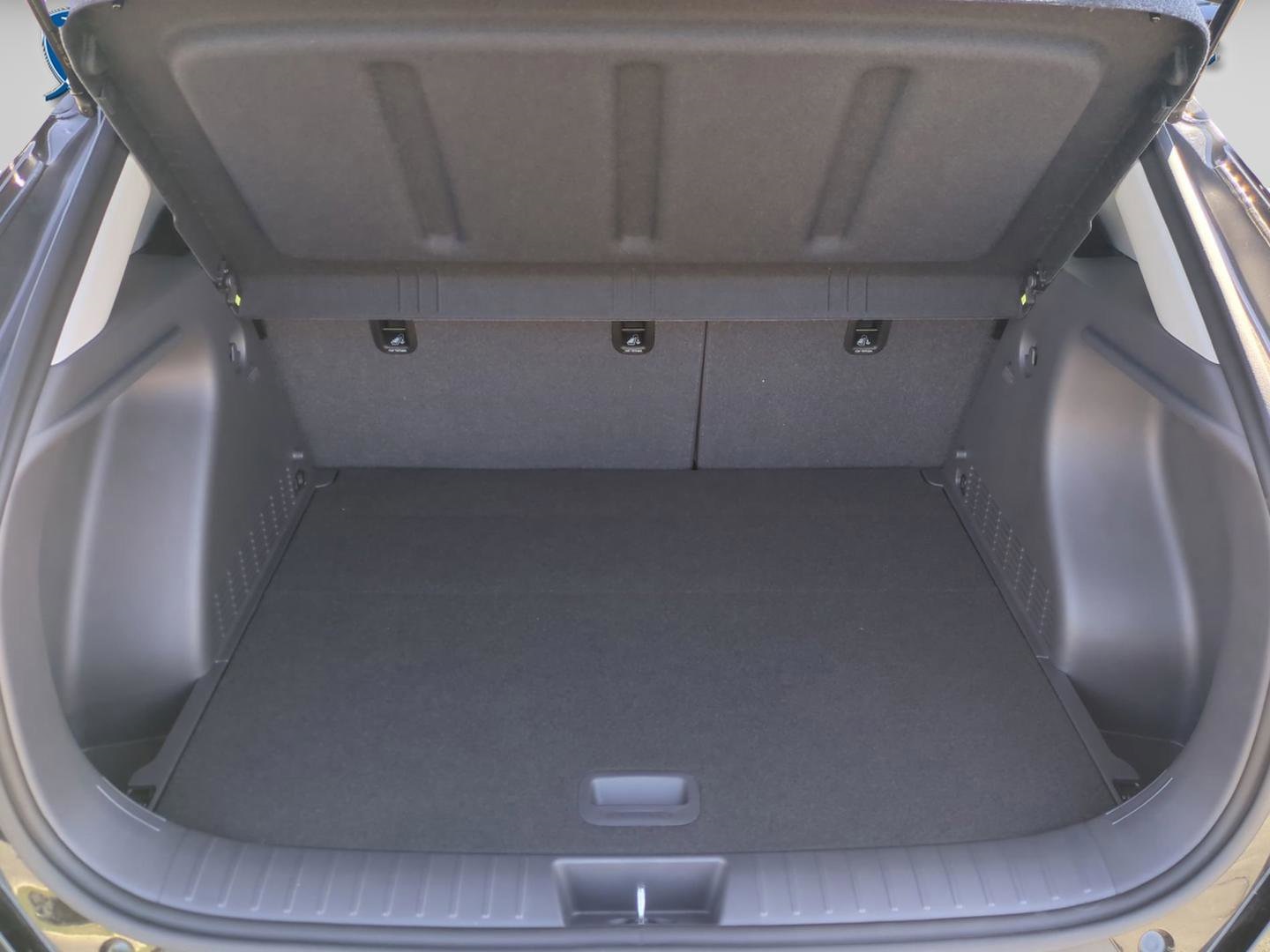 2025 Hyundai Kona SEL Image 11 of 38