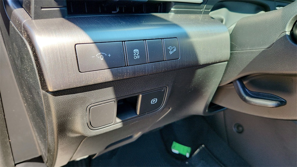 Vehicle image 13 of 20