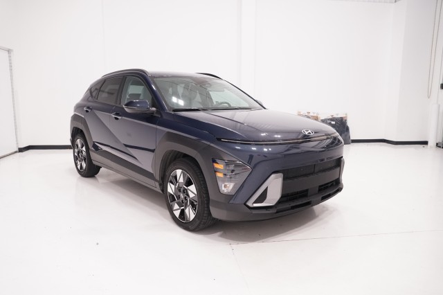 2025 Hyundai Kona SEL Image 3 of 41