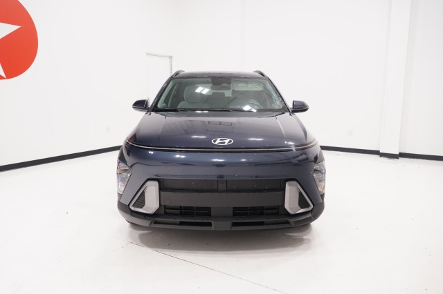 2025 Hyundai Kona SEL Image 2 of 41