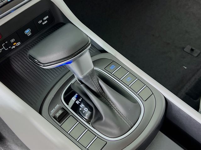 Vehicle image 17 of 24