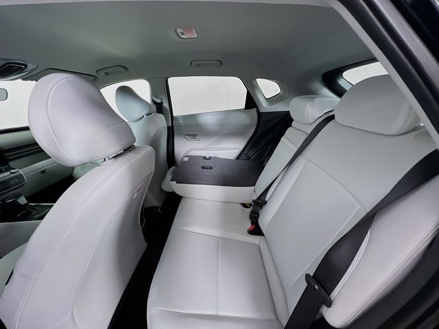 Vehicle image 10 of 24