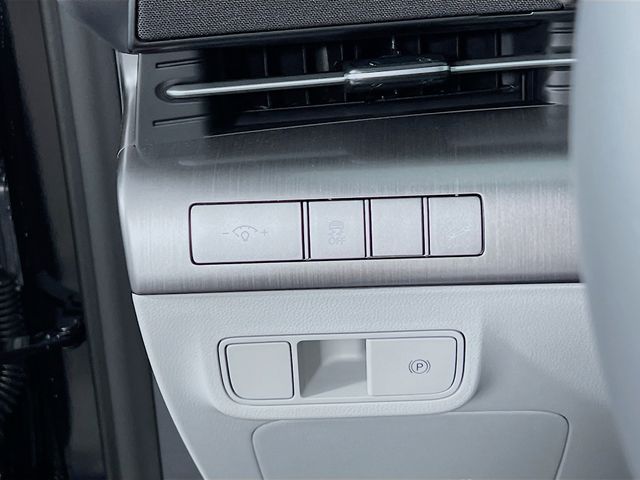 Vehicle image 20 of 24