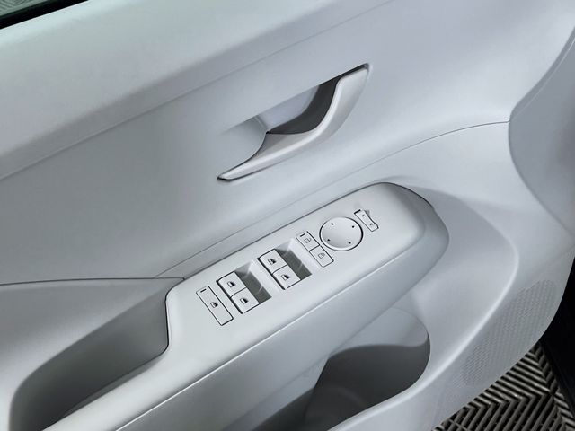 Vehicle image 19 of 24