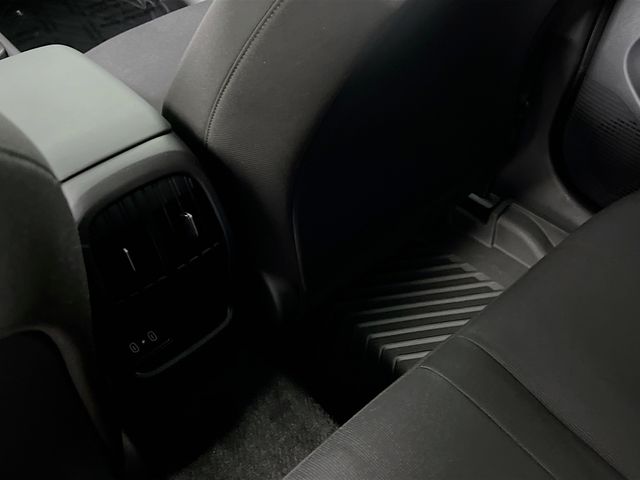 Vehicle image 23 of 26